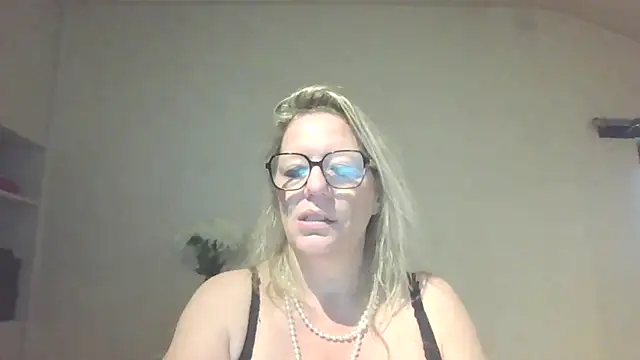 Silkesquirt online show from 09-17-25, 06:48