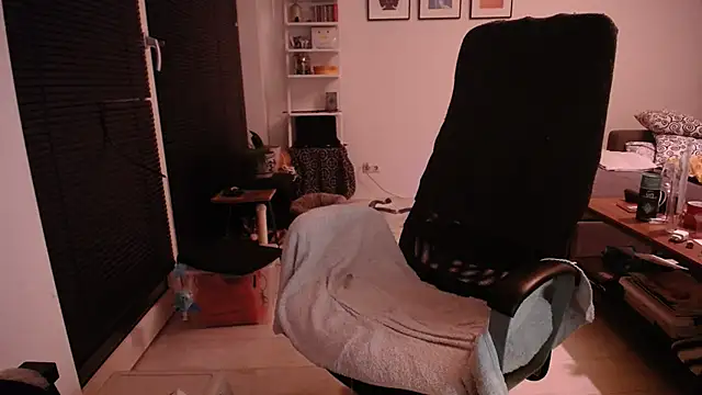 P4RtYBOII92 online show from 11-04-25, 02:48