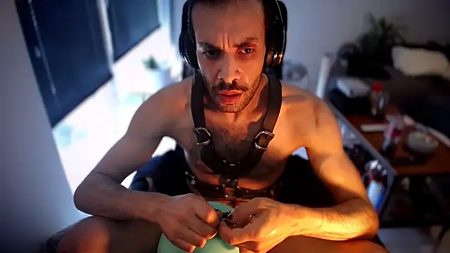 P4RtYBOII92 online show from 10-12-25, 09:32