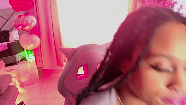 Snapshot of Elith_noa chatting on 02-18-26, 07:43 Elith noa online show from 02-18-26, 07:43