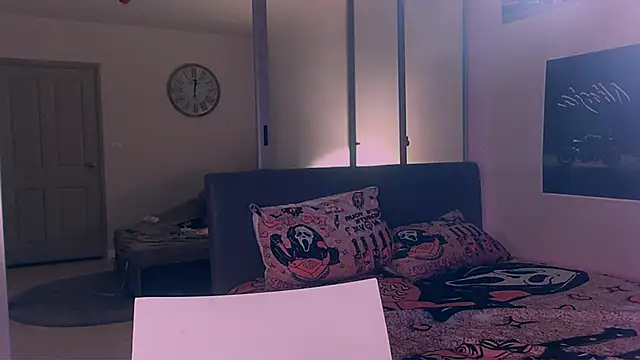 Eva Jaya online show from 10-16-25, 01:08