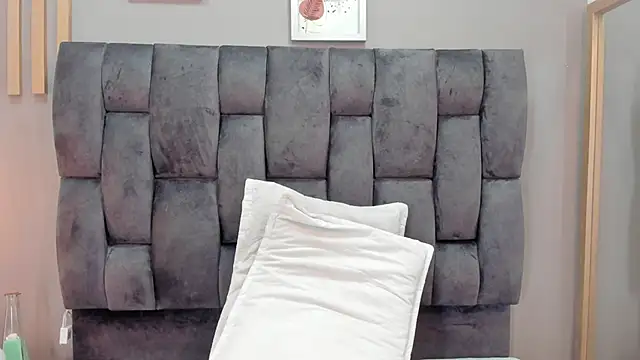 mariaa fernanda online show from 12-04-25, 03:38