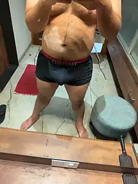 Snapshot of versatile_guy01 chatting on 02-05-26, 03:13 versatile guy01 online show from 02-05-26, 03:13