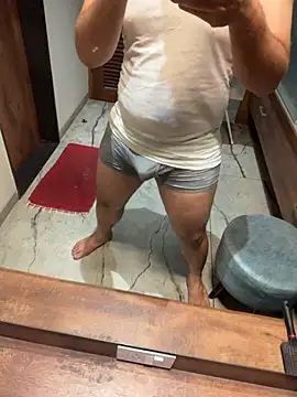 Snapshot of versatile_guy01 chatting on 03-20-26, 05:47 versatile guy01 online show from 03-20-26, 05:47