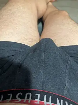 Snapshot of versatile_guy01 chatting on 05-31-26, 05:51 versatile guy01 online show from 05-31-26, 05:51