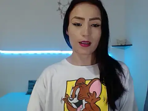 Snapshot of Sara-Guzman1 chatting on 02-11-25, 08:48 Sara-Guzman1 online show from 02-11-25, 08:48