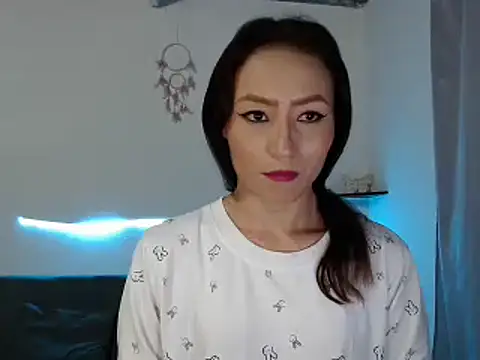 Snapshot of Sara-Guzman1 chatting on 01-26-25, 10:02 Sara-Guzman1 online show from 01-26-25, 10:02