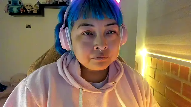 Shaddycute  online show from 12-22-25, 01:06