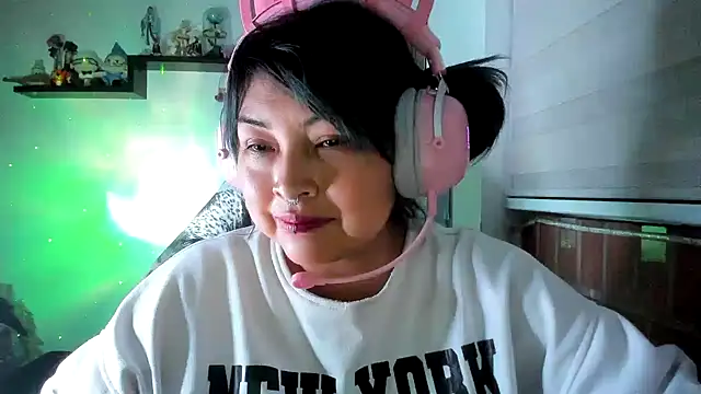 Shaddycute  online show from 05-20-26, 03:03