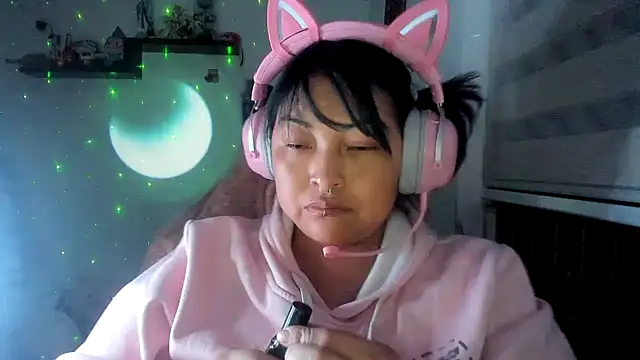 Shaddycute  online show from 04-15-26, 03:34