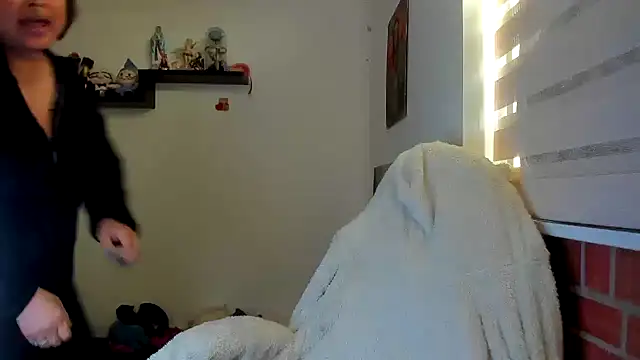 Shaddycute  online show from 05-25-26, 12:26