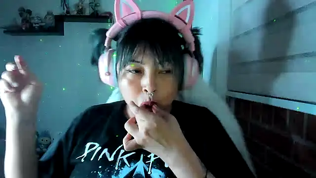 Shaddycute  online show from 06-17-26, 11:47