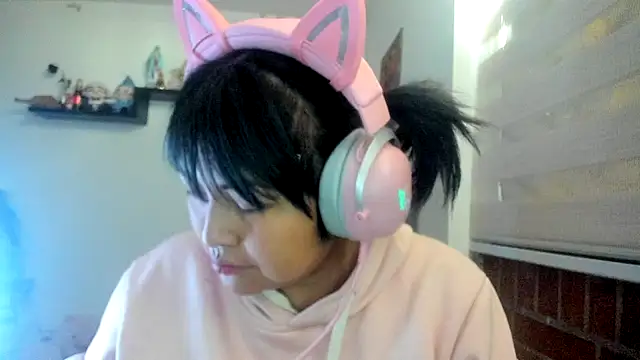 Shaddycute  online show from 04-18-26, 12:51