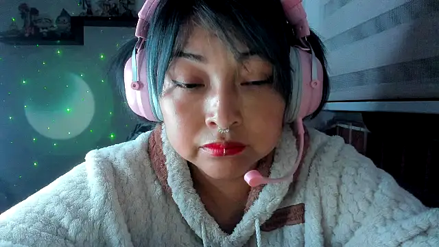 Shaddycute  online show from 05-18-26, 04:07