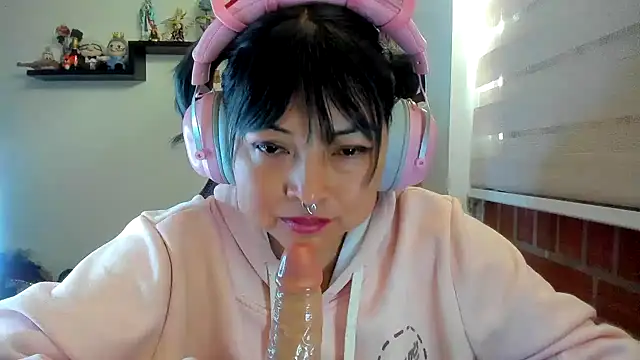 Shaddycute  online show from 06-21-26, 01:39