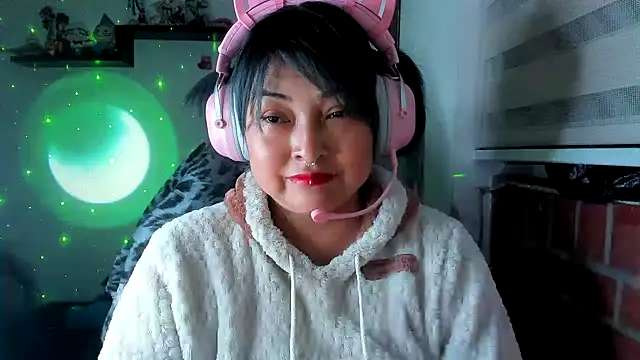 Shaddycute  online show from 05-18-26, 03:06