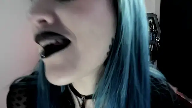 Snapshot of DimmuandDarkness chatting on 06-04-26, 10:31 DimmuandDarkness online show from 06-04-26, 10:31