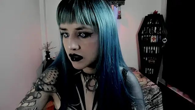Snapshot of DimmuandDarkness chatting on 05-08-26, 06:23 DimmuandDarkness online show from 05-08-26, 06:23