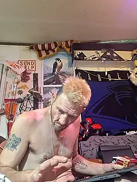 Snapshot of gettinit2wice chatting on 10-25-25, 01:23 gettinit2wice online show from 10-25-25, 01:23