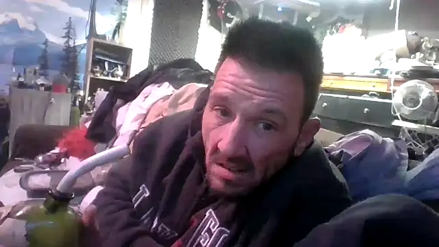 Snapshot of gettinit2wice chatting on 11-02-25, 12:32 gettinit2wice online show from 11-02-25, 12:32