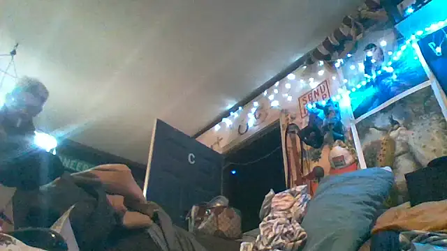 Snapshot of gettinit2wice chatting on 12-18-25, 11:25 gettinit2wice online show from 12-18-25, 11:25