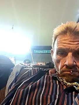 Snapshot of gettinit2wice chatting on 12-21-25, 05:47 gettinit2wice online show from 12-21-25, 05:47