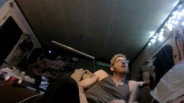 Snapshot of gettinit2wice chatting on 12-22-25, 12:49 gettinit2wice online show from 12-22-25, 12:49