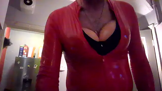 Snapshot of biffboff123 chatting on 06-04-26, 10:47 biffboff123 online show from 06-04-26, 10:47