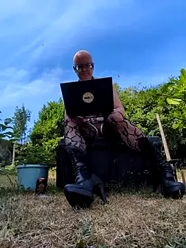 Snapshot of biffboff123 chatting on 07-30-26, 01:32 biffboff123 online show from 07-30-26, 01:32