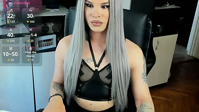 Snapshot of EvelynLexy chatting on 05-12-26, 12:33 EvelynLexy online show from 05-12-26, 12:33