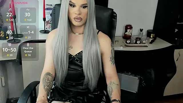 Snapshot of EvelynLexy chatting on 05-25-26, 01:32 EvelynLexy online show from 05-25-26, 01:32