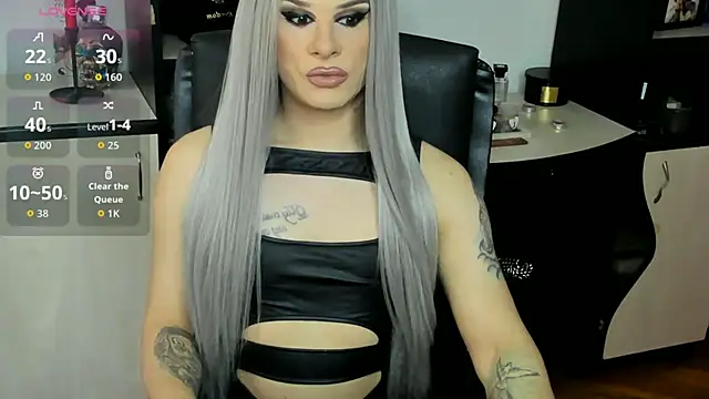 Snapshot of EvelynLexy chatting on 05-17-26, 04:18 EvelynLexy online show from 05-17-26, 04:18