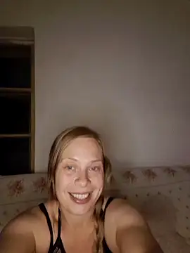 katiestevens online show from 09-14-25, 08:09