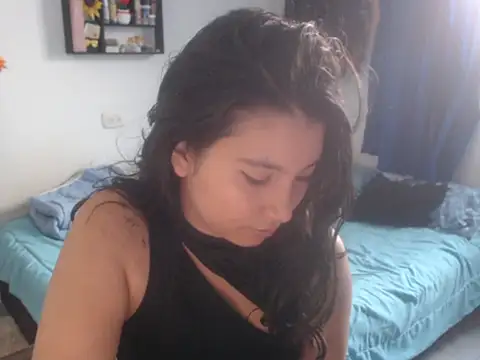 Snapshot of HannaKlein chatting on 01-17-26, 02:09 HannaKlein online show from 01-17-26, 02:09