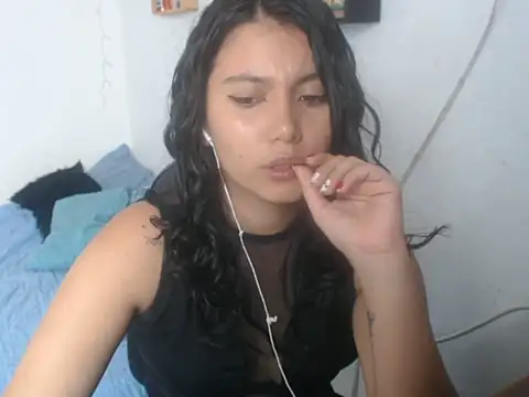 HannaKlein online show from 12-17-25, 06:35