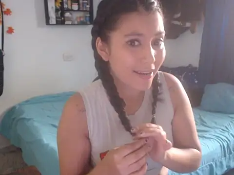 Snapshot of HannaKlein chatting on 02-17-26, 01:19 HannaKlein online show from 02-17-26, 01:19