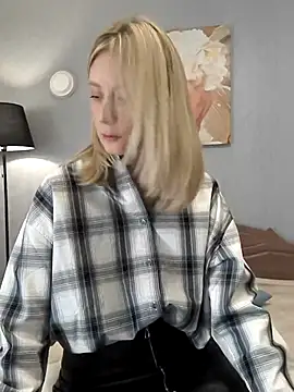 Snapshot of AvelinaLeoni chatting on 04-06-26, 06:58 AvelinaLeoni online show from 04-06-26, 06:58