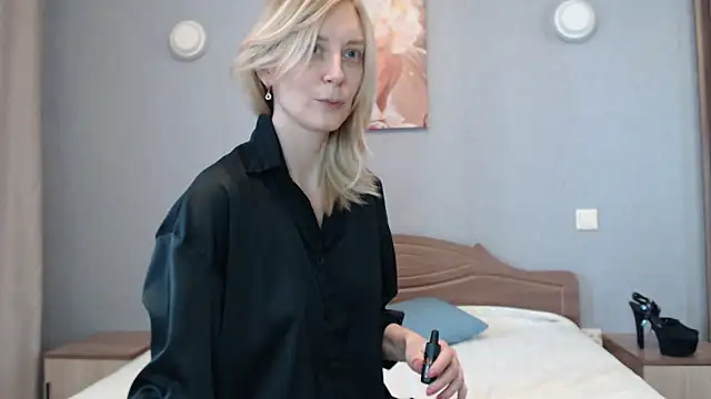 Snapshot of AvelinaLeoni chatting on 03-02-25, 09:43 AvelinaLeoni online show from 03-02-25, 09:43