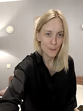 Snapshot of AvelinaLeoni chatting on 09-13-25, 02:17 AvelinaLeoni online show from 09-13-25, 02:17