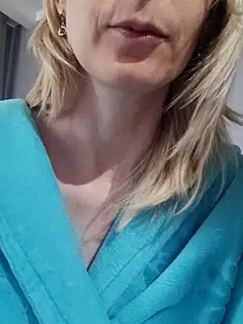 Snapshot of AvelinaLeoni chatting on 03-18-25, 05:34 AvelinaLeoni online show from 03-18-25, 05:34