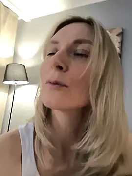 Snapshot of AvelinaLeoni chatting on 03-02-26, 07:48 AvelinaLeoni online show from 03-02-26, 07:48