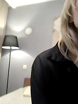 Snapshot of AvelinaLeoni chatting on 03-16-26, 06:50 AvelinaLeoni online show from 03-16-26, 06:50