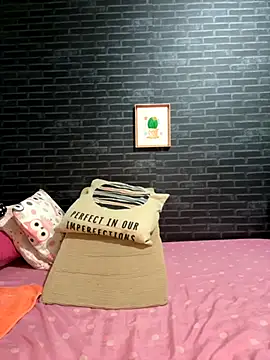 Snapshot of exquentadamay chatting on 10-18-25, 03:19 exquentadamay online show from 10-18-25, 03:19