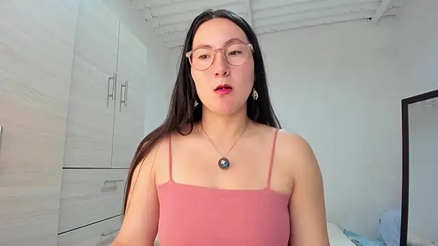 Elle Lee  online show from 11-04-25, 03:27