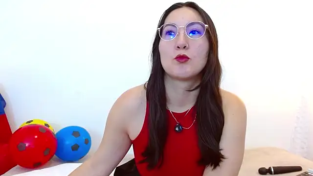 Elle Lee  online show from 06-18-26, 03:17