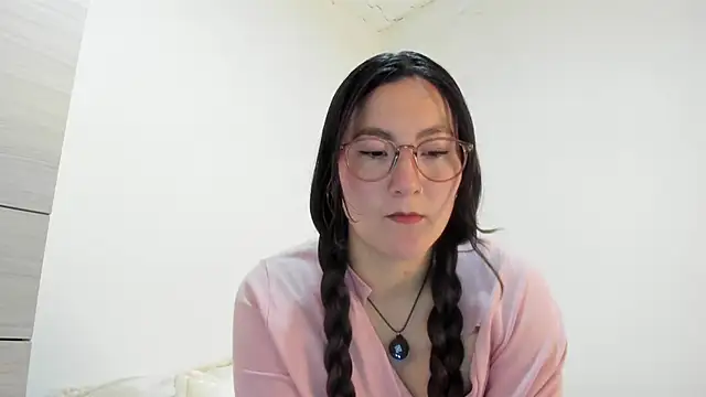 Elle Lee  online show from 09-30-25, 03:51