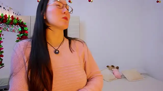 Elle Lee  online show from 12-02-25, 02:41