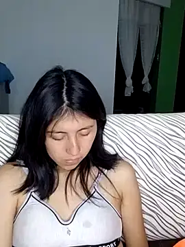 sarah12333 online show from 06-17-26, 12:21