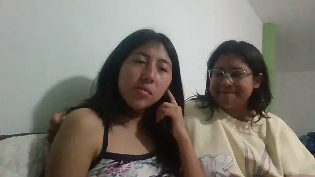 Snapshot of sarah12333 chatting on 06-04-26, 03:22 sarah12333 online show from 06-04-26, 03:22