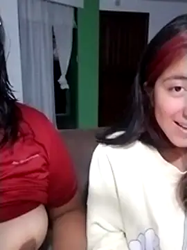 sarah12333 online show from 07-14-26, 01:27